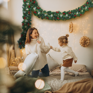 Weihnachtsgirlande ANDREA mit Beleuchtung, dekoriert, 5 m, grün